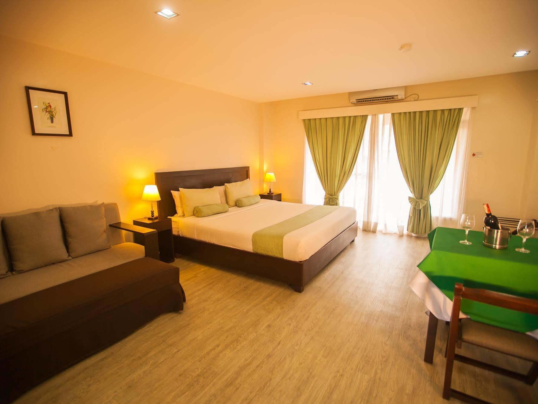 Subic Coco Hotel Олонгапо Экстерьер фото