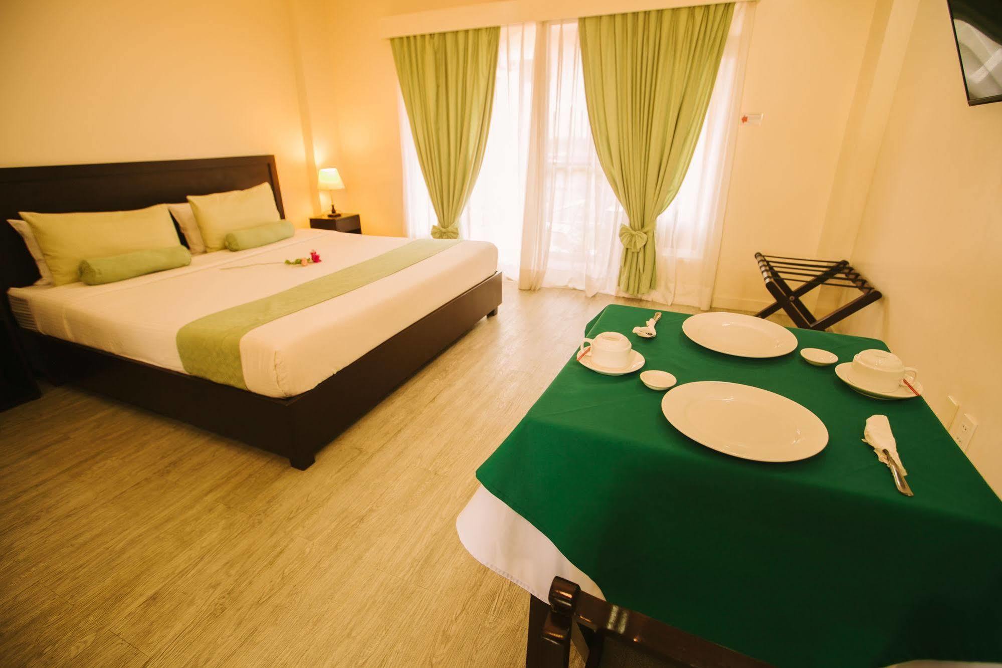 Subic Coco Hotel Олонгапо Экстерьер фото